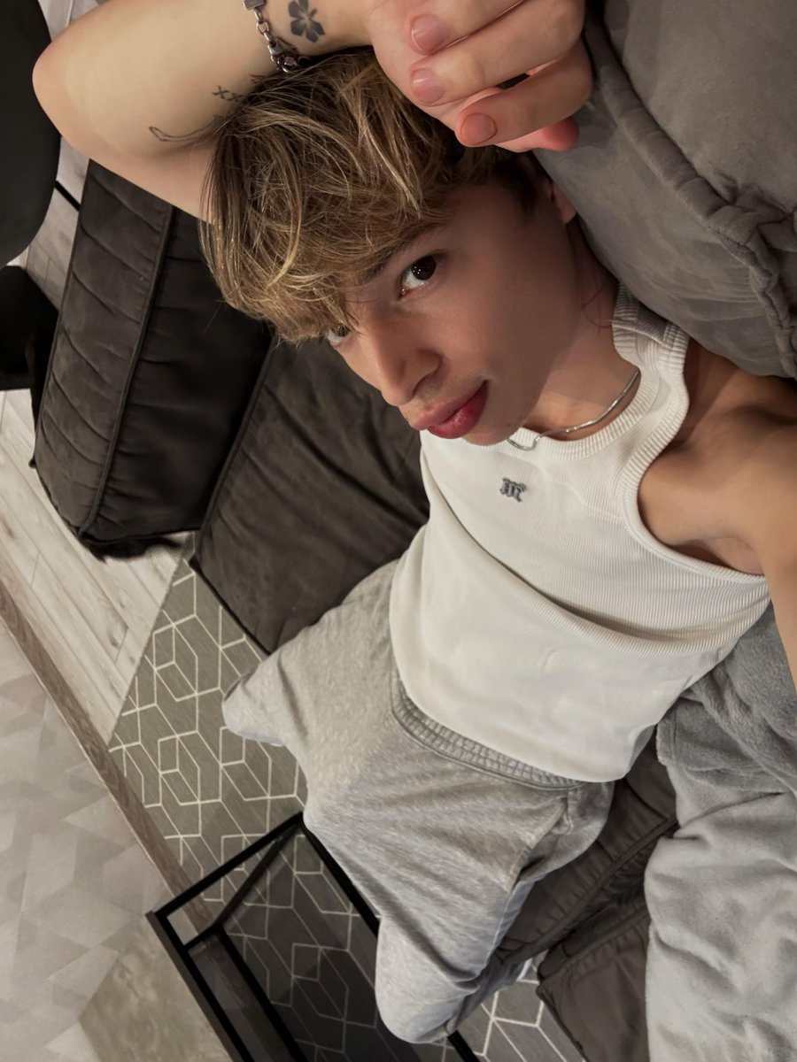 X_VCURAM's tweet photo. Open the comments only if you’re alone🤫 https://t.co/rnIWh5JmaC