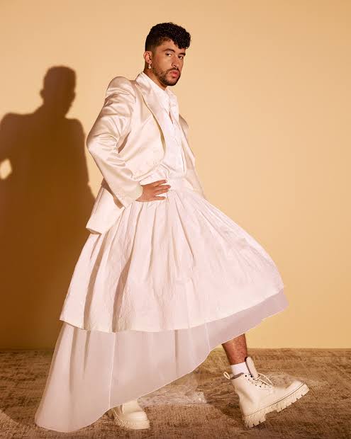 Que Bad Bunny sea la estrella del Super Bowl revela que algo muy grave está pasando en Estados Unidos con su talento artístico después de haber tenido una historia del más alto e inigualable nivel de cantantes. Bad Bunny representa el peor engendro de la letrina musical