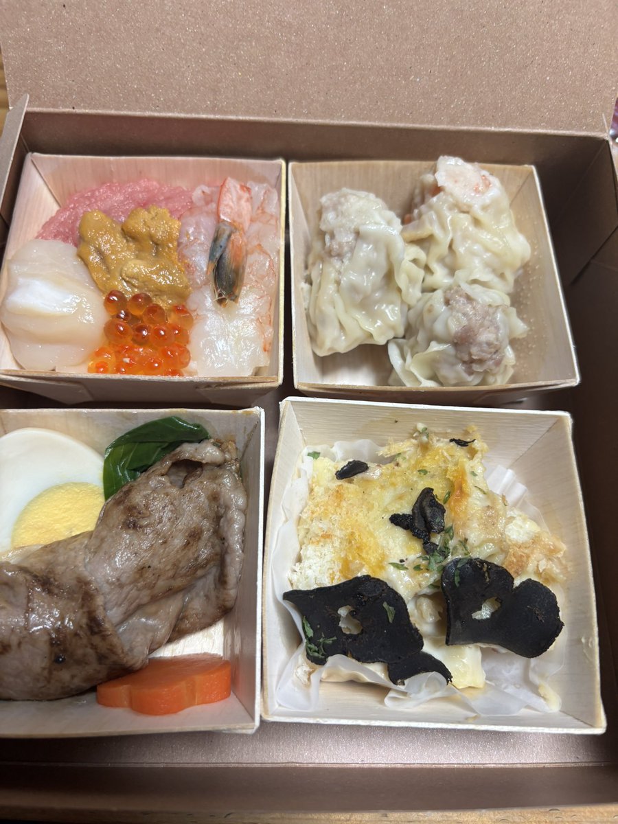 新宿伊勢丹で明日まで開催中の
カスタマイズお弁当フェアに行って来た💕
私のカスタマイズ😀