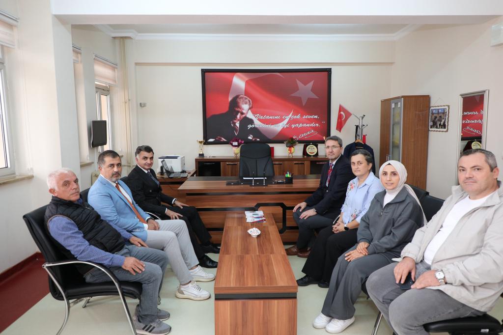 📍Altınordu 

İl Millî Eğitim Müdürümüz Sayın Mehmet Fatih Vargeloğlu, Altınordu Eskipazar İlkokulunu ziyaret etti. Yeni görevine başlayan Okul Müdürü Ahmet Öğreten'e başarılar diledi.

#eğitimkentiORDU
#Ordu

<a href="/tcmeb/">Millî Eğitim Bakanlığı</a> <a href="/Yusuf__Tekin/">Yusuf Tekin</a> <a href="/TCOrduValiligi/">Ordu Valiliği</a> <a href="/mhilmiguler/">Dr. Mehmet Hilmi Güler</a> <a href="/mfvargeloglu/">MEHMET FATİH VARGELOĞLU</a>