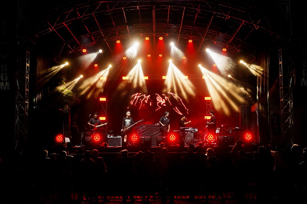 circafaithband's tweet photo. The stage was insane and every note set the night on fire! Thank you for rocking with us you made it Rockin Rumble! 

Photo by: Rezky Akbar https://t.co/XzPsd69PDL