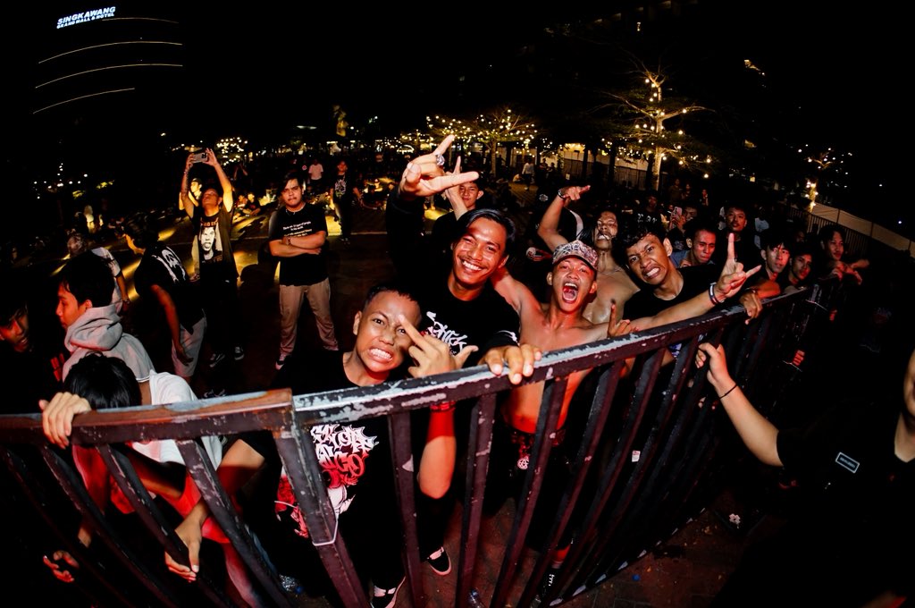 The stage was insane and every note set the night on fire! Thank you for rocking with us you made it Rockin Rumble! 

Photo by: Rezky Akbar