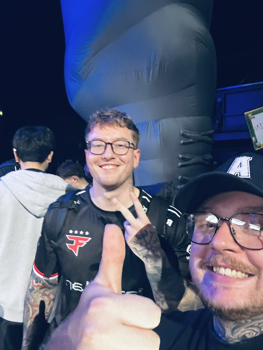 zedariaus's tweet photo. @FaZe_rainCS If rain is still faze then so am I! #FaZeUp https://t.co/bs0nW2GTur