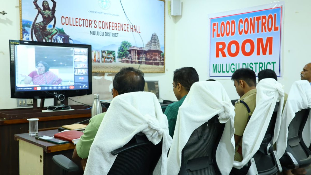 స్థానిక సంస్థల ఎన్నికల నియమావళి అమలుపై అన్ని జిల్లాల ఎన్నికల అధికారులు, జిల్లా కలెక్టర్లు తో గౌరవ రాష్ట్ర ఎన్నికల అధికారి రాణి కుముదిని గారు వీడియో కాన్ఫరెన్స్ ద్వారా సమీక్షించడం జరిగింది
<a href="/TelanganaCMO/">Telangana CMO</a> 
<a href="/TelanganaCS/">Office of Chief Secretary, Telangana Govt.</a> 
<a href="/IPRTelangana/">IPRDepartment</a>