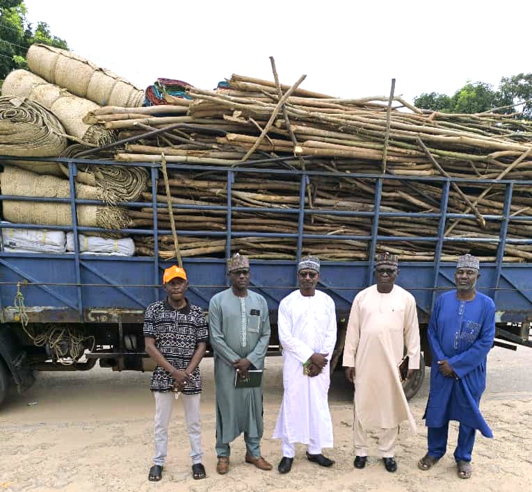 #RéponseInondation 🌊
 #300kits d’abris d’urgence mis à disposition par <a href="/ACFNiger1/">Action Contre la Faim au Niger</a>🇳🇪 dans 7 régions, en appui aux autorités.
Objectif : relocaliser les sinistrés et libérer les #écoles, car la #reprise des cours est imminente.
🤝 Avec le soutien de <a href="/Sida/">Sida</a>