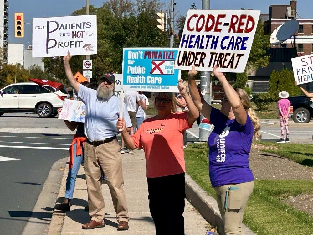 TheWindsorStar's tweet image. Dozens gather in Windsor to protest privatization of Ontario's health care windsorstar.com/news/local-new…