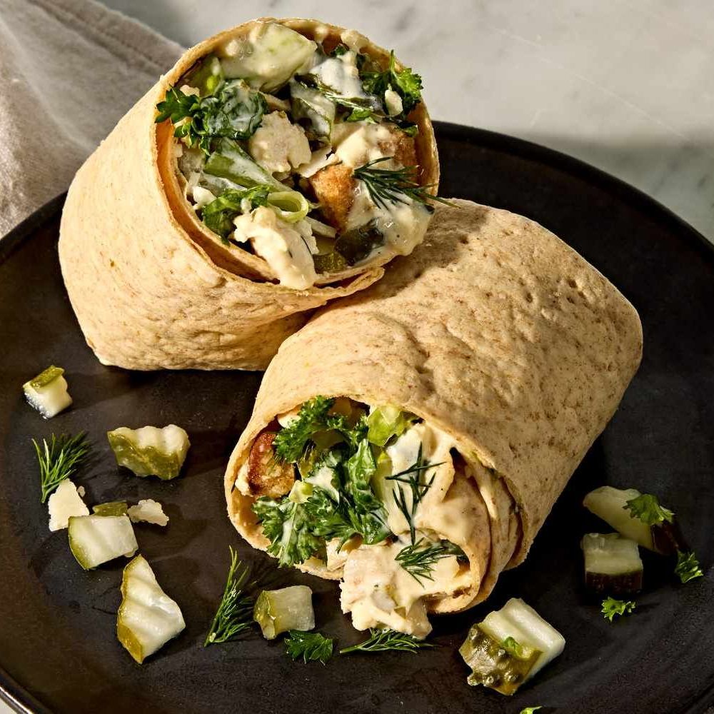 foodandwine's tweet image. Punch up your lunch plans with these crunchy, tangy Pickle Chicken Caesar Wraps 🙌! Get the recipe: bit.ly/3IBq1oQ