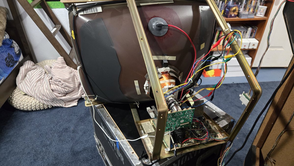 retro_tech_usa tweet media