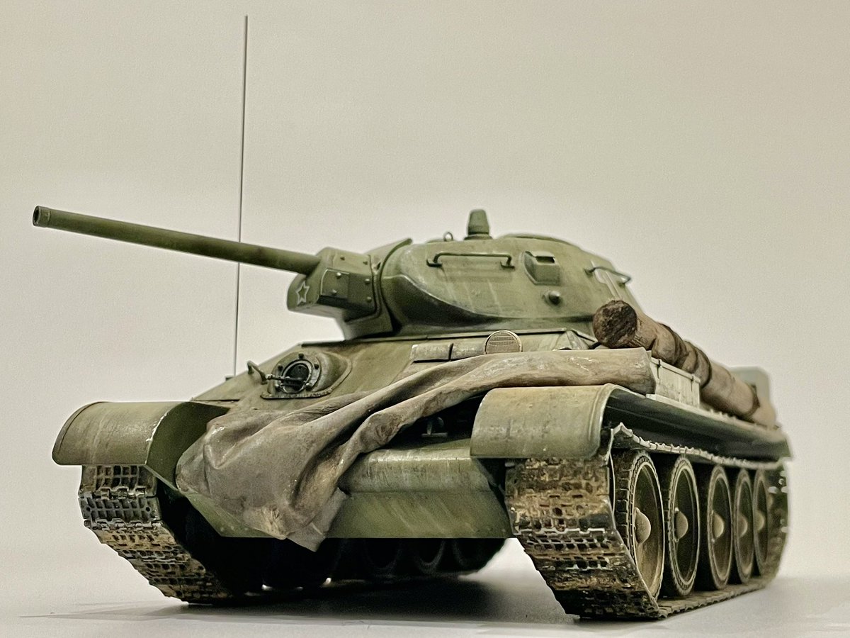 junjun_1944's tweet image. #プラモデル
#戦車
#scalemodel
ドラゴン
T-34/76 第112工場「クラスナエ・ソルモヴォ」後期型
1943年 クルスク
雑誌で見た技法を色々試してます😄
いいキャンバス!
T-34もシャーマンばりにバリエあるっぽいですね…