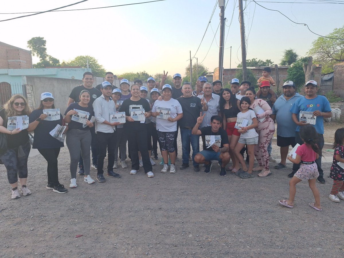 moralesmaariana's tweet photo. Porque unidos podemos lograr un mejor Santiago del Estero para todos. Con igualdad, inclusión y equidad. Tenemos el compromiso, la convicción y la persistencia para llevar adelante una gestión. 
#santiagodelestero #elecciones #rogernedianigobernador #marianamoralesdiputada https://t.co/CER9syenaa