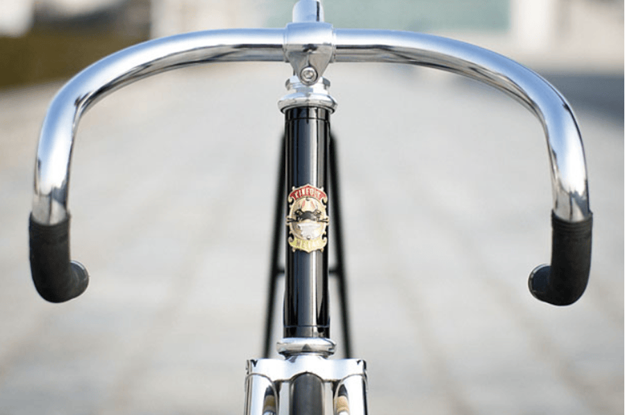 Japanesebicycle's tweet image. Hand-shaped by Master Builder Shuichi Kusaka. Adorned with coveted 1980s NJS components, this isn’t just a track bike—it’s a rolling manifesto! See it here: dlvr.it/TNMGtr  #TrackBike #JapaneseCraftsmanship #BikeLife