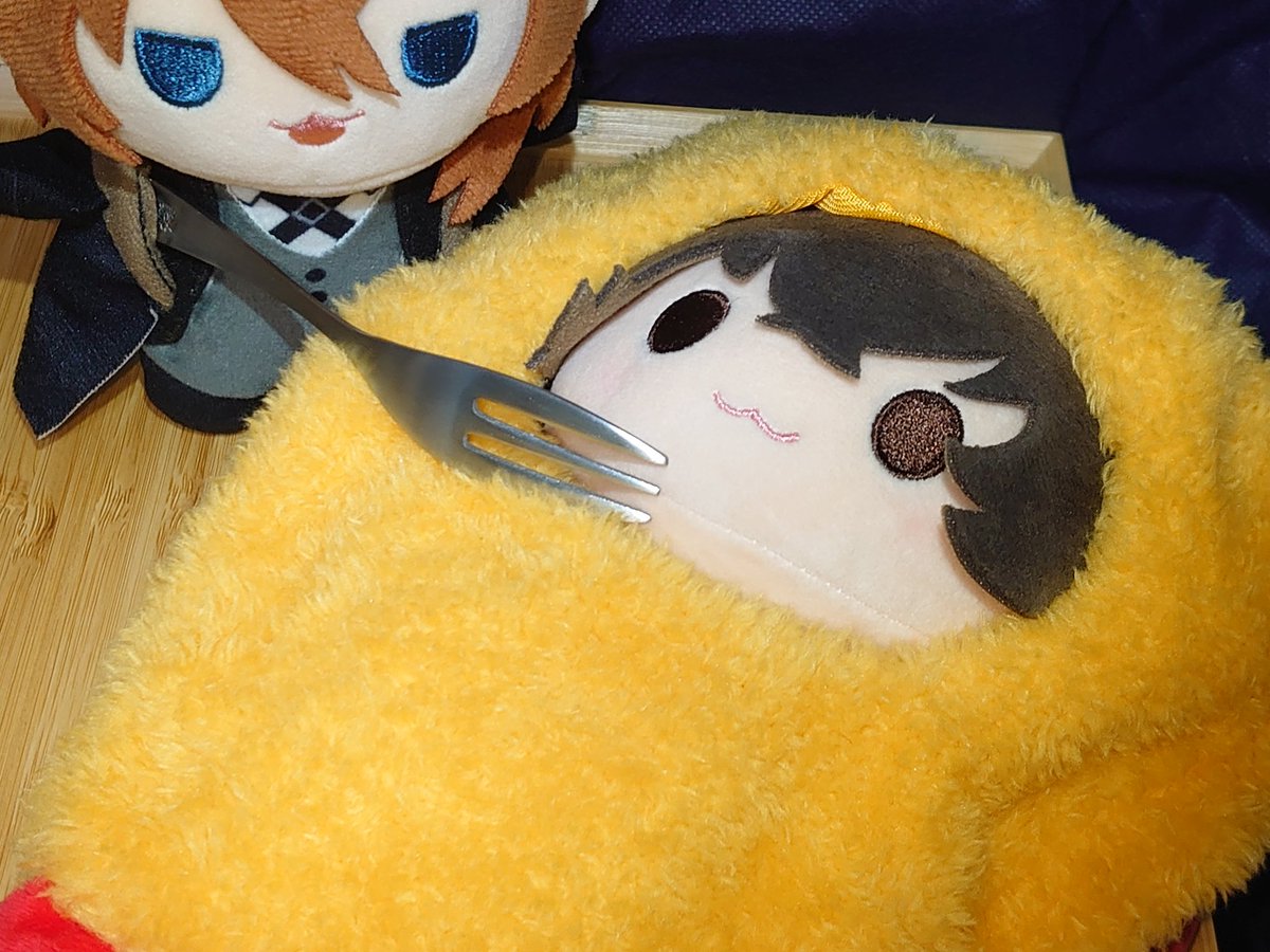 🤕食べられちゃう〜きゃ〜たーすけて〜✨
🎩なんかうれしそうでムカつくぜ！さっさとねろ！