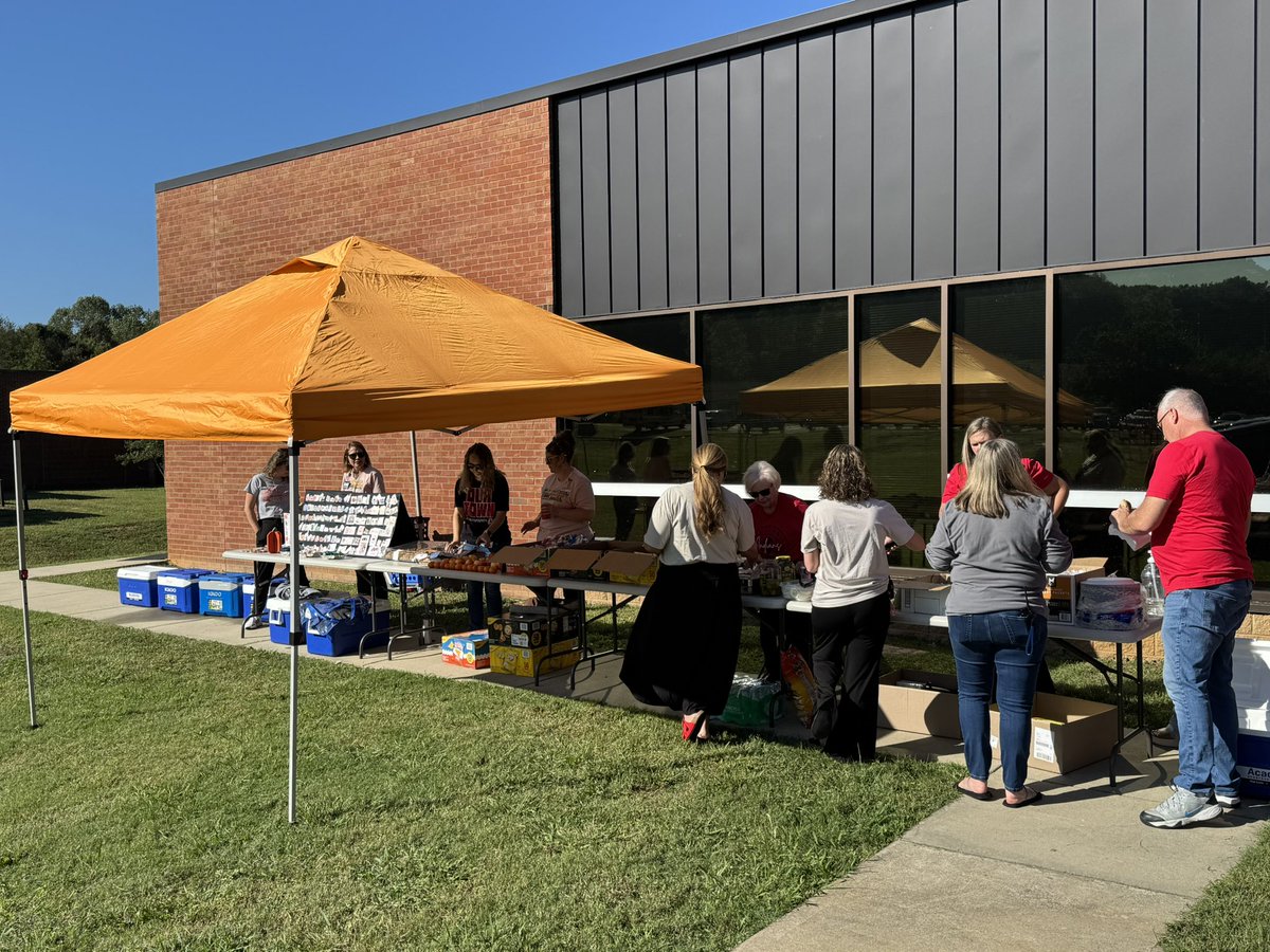 AlanRamos37774's tweet image. Thank you, Loudon Elementary School teachers and staff! #LoudonCounty #StaffAppreciation