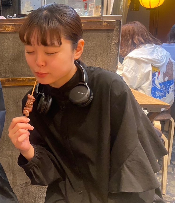 spring_piyo114's tweet image. イロジロズでお酒を飲んでいる時の私、全てが解き放たれていて好き
基本庭ちゃんに頬を近付けていることがわかりました