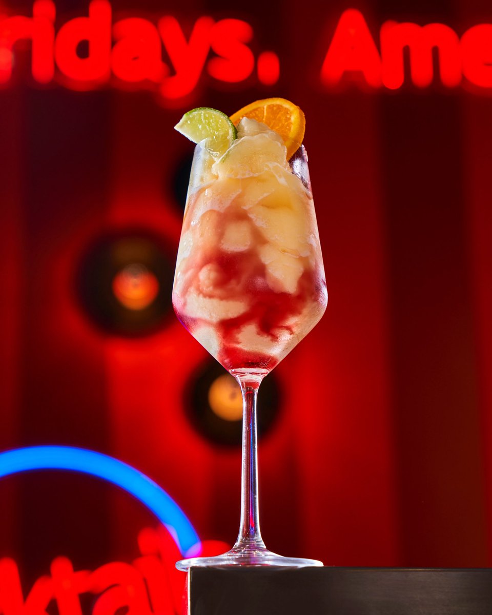 Te presentamos “Sol de Otoño”, creación de nuestro bartender Jairo Guzmán. Ginebra, fruta de la pasión, naranja y lima… 🌅🍸 ¡Puedes probarlo hasta el 5 de octubre!

Y en Fridays Madrid tendremos 2x1 en cocktails de 17:00 a cierre por la Madrid Cocktail Week. ¡Te esperamos! 🙌🏻