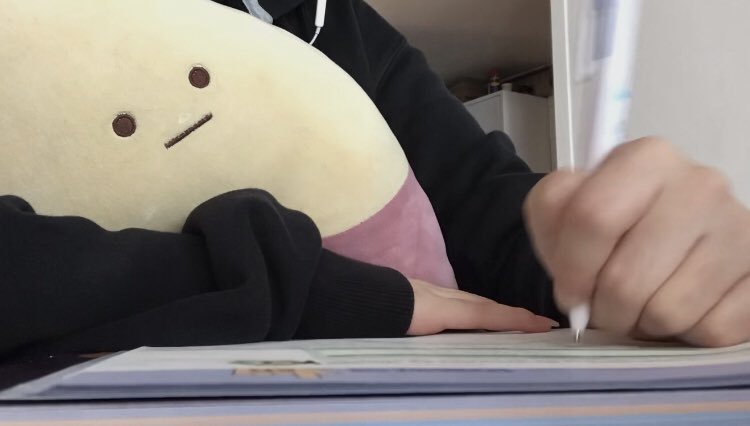 요즘 거실에서 공부하는 게 좋아-!!♡♡