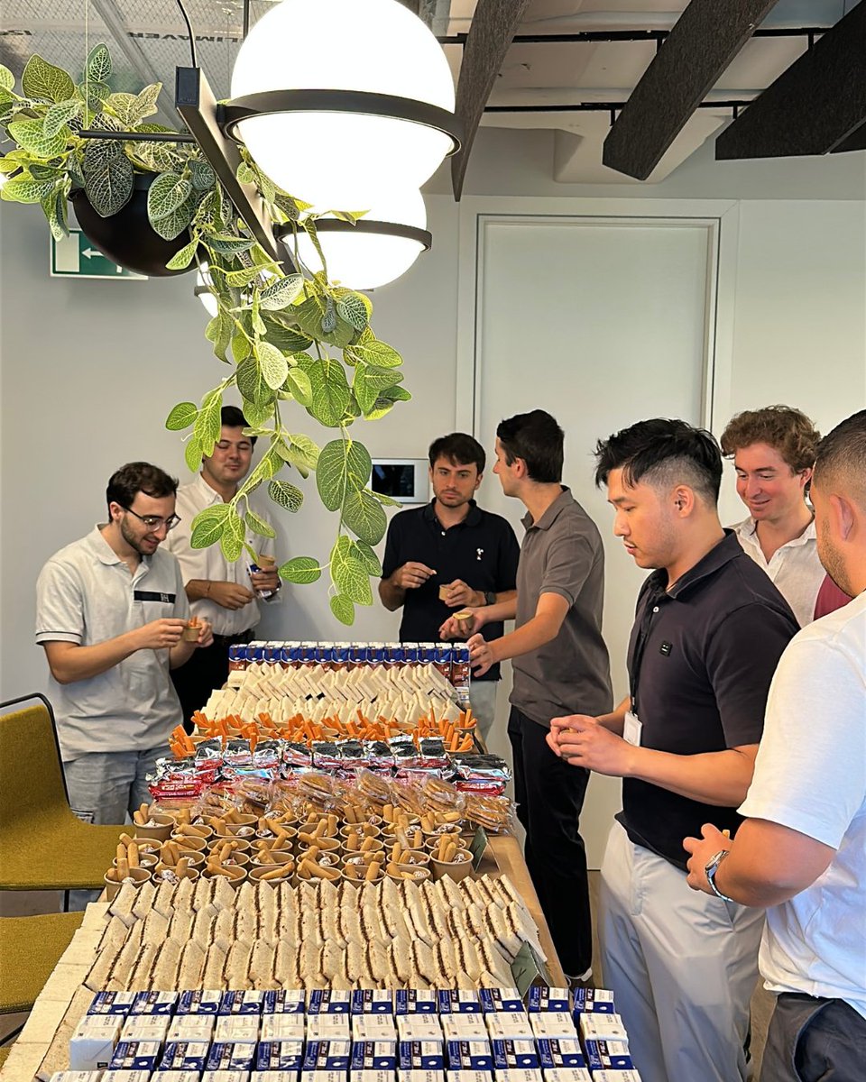 LexingtonBC's tweet photo. Así dimos la bienvenida al nuevo curso en los #espaciosflexibles de Lexington: con un “Back to School” de lo más original 🎒🎉

¡Muchas gracias a todxs los que os pasasteis y a Minable Catering por hacerlo posible! https://t.co/N6aJP0sLzV