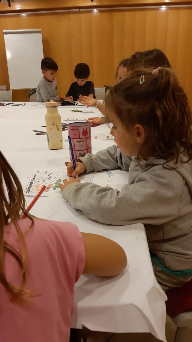 BibliotecaNavas's tweet photo. 🚀👑🐉 Creativitat a tope i històries que van volar ben amunt 📚💡

🧱 Els nens i nenes van construir mons plens d’aventures, superherois i contes fantàstics… tot amb peces de LEGO! 🚀👑🐉

Gràcies per venir 💛

#Bibliolab #bibliotequesXBM #AjuntamentNavas #LEGO https://t.co/iaCnqUJMjy