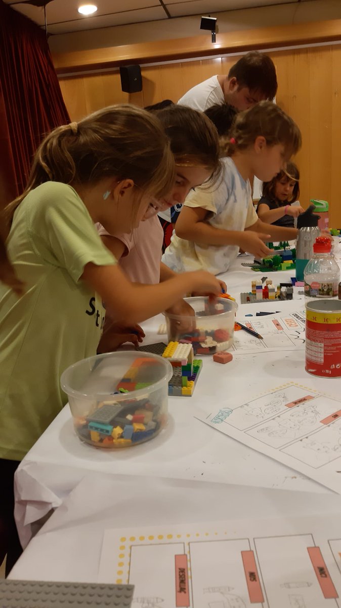 BibliotecaNavas's tweet photo. 🚀👑🐉 Creativitat a tope i històries que van volar ben amunt 📚💡

🧱 Els nens i nenes van construir mons plens d’aventures, superherois i contes fantàstics… tot amb peces de LEGO! 🚀👑🐉

Gràcies per venir 💛

#Bibliolab #bibliotequesXBM #AjuntamentNavas #LEGO https://t.co/iaCnqUJMjy