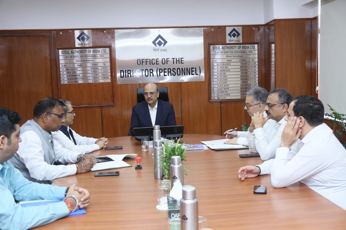 SAILsteel's tweet photo. SAIL/MTI 🤝 IIM Jammu signed an MoU today to collaborate on Executive Education Programmes for building future-ready leaders.

A step towards leadership excellence, global best practices &amp; nation-building! 🇮🇳✨

#SAIL #IIMJammu #Leadership #FutureReadyWorkforce #NationBuilding https://t.co/LDWsiJRVPs