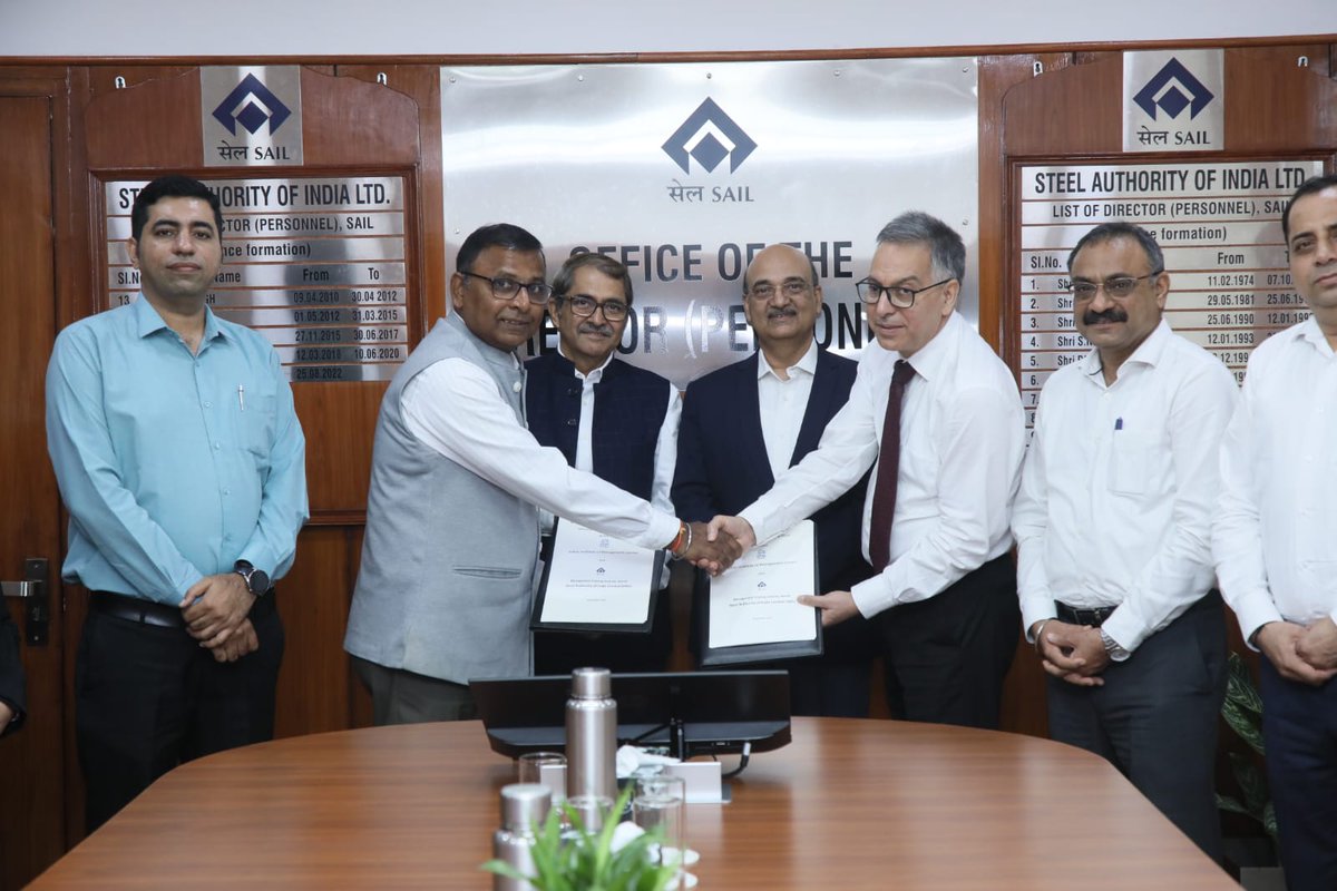 SAILsteel's tweet photo. SAIL/MTI 🤝 IIM Jammu signed an MoU today to collaborate on Executive Education Programmes for building future-ready leaders.

A step towards leadership excellence, global best practices &amp; nation-building! 🇮🇳✨

#SAIL #IIMJammu #Leadership #FutureReadyWorkforce #NationBuilding https://t.co/LDWsiJRVPs