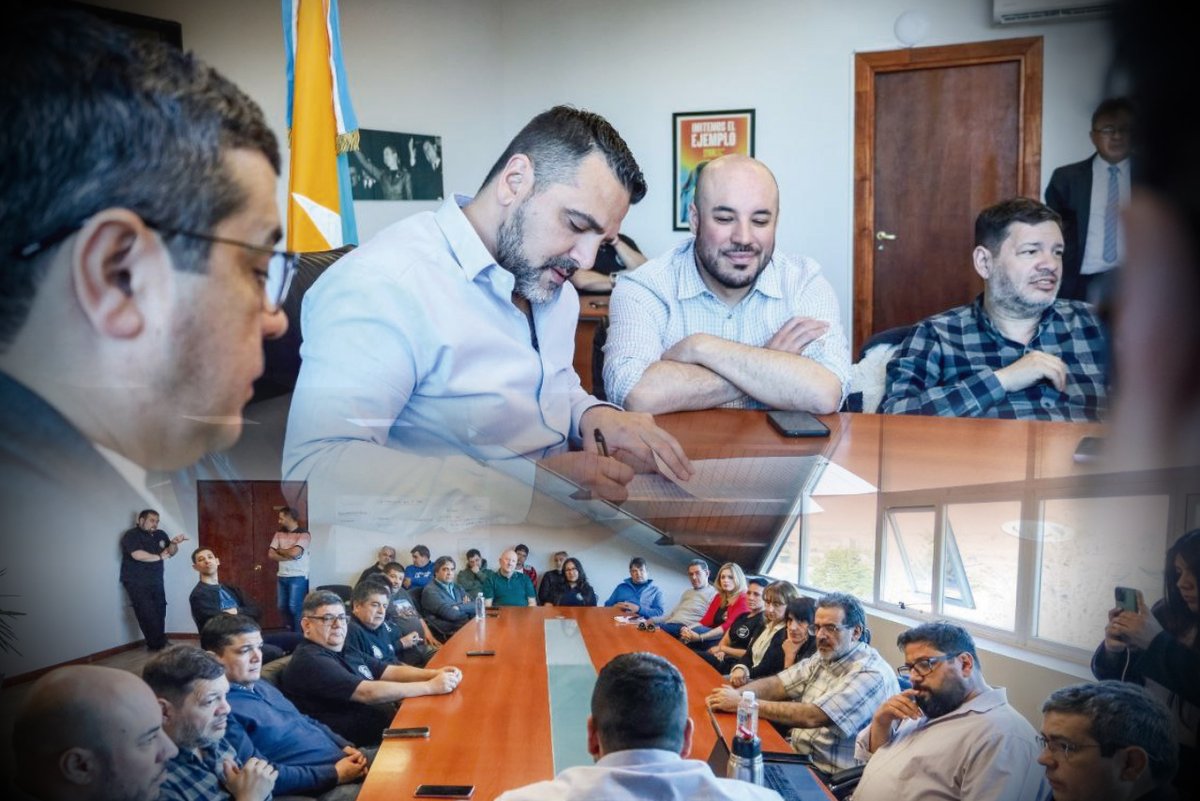 LaVozTDF's tweet photo. #Ushuaia Nuevo #AcuerdoSalarial: "Es un acuerdo responsable en función de lo que está al alcance del municipio”, sostuvo @sebaush #GestiónVuoto @Cesarmolinaush @MunizSicca @LauraAvilaTDF @Gabi_DeLa_Vega @Agutdf @PauloLezcano @MonzonAgustinE @WalterVuotoTDF https://t.co/LEE2W5eNNp https://t.co/WRaLcGCnKJ