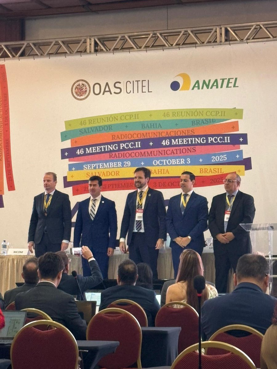 brunoferiguini's tweet image. 🌟 ¡Orgullo uruguayo en la reunión de Jefes de Delegación! 🌟
Nuestro Jefe del Departamento de Administración delEspectro Héctor Budé, ha sido nombrado Presidente del CCP II. Este logro resalta el compromiso y la dedicación de Uruguay en el ámbito internacional
#Uruguay #CCP2