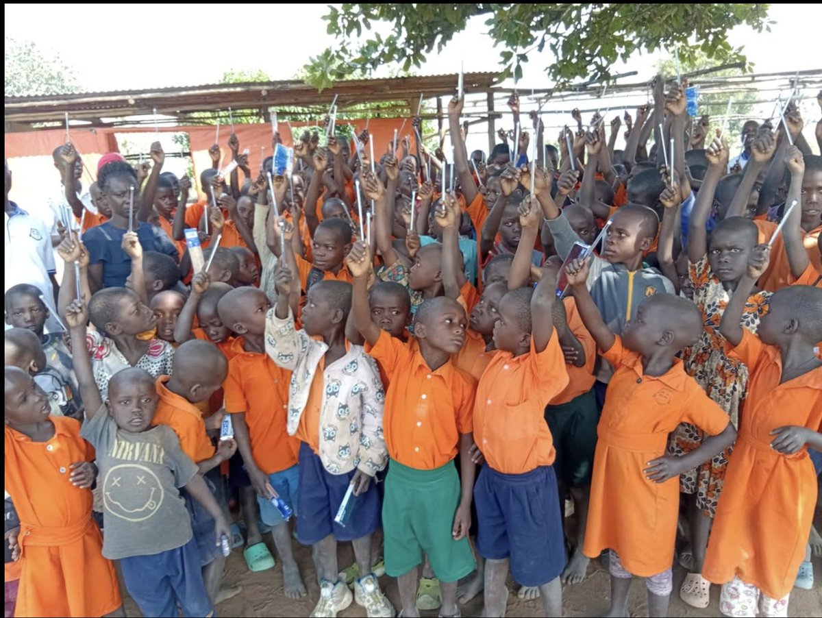 Generosity is contagious ✨ One small gesture can spark a chain of life-changing impact. @markstoddartdesigner <a href="/GlobalLighthou3/">Global Lighthouse Studios</a> ://www.instagram.com/p/DPLj7VJDPcA/?utm_source=ig_web_button_share_sheet&amp;igsh=MzJiMzQ5ZWQ2Mw== <a href="/116_uganda/">116 Uganda</a>