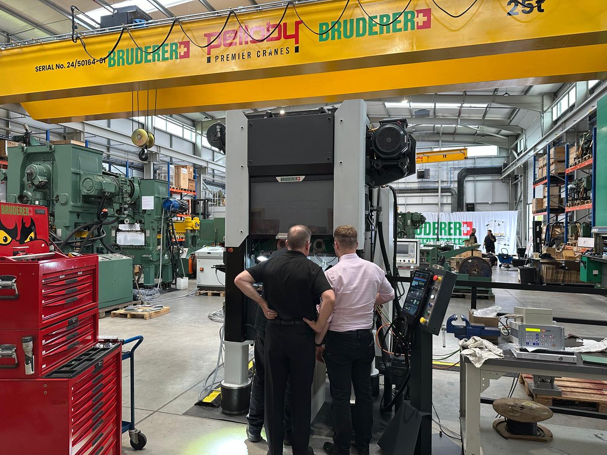 BrudererUK's tweet image. Today at Bruderer UK, we’ve been installing a tool into one of our presses for a full demo. A tough job with harsh material — but with our know-how and experience, it’s nothing we can’t handle. Precision, power, and performance in action. 💪 #BrudererUK #Engineering #ukmfg