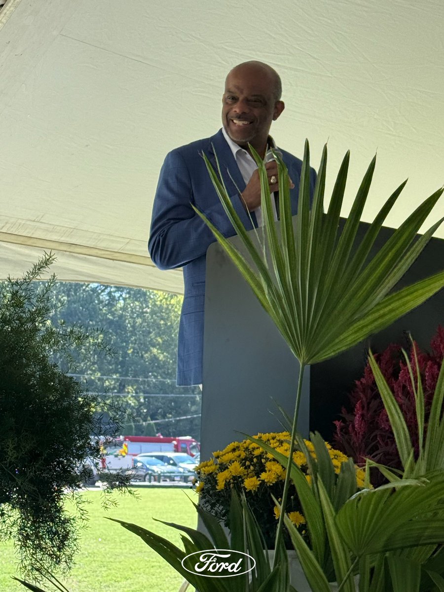This weekend, during Tina Turner Heritage Days, we were pleased to celebrate the unveiling of the new Tina Turner statue in Brownsville.

#FordBlueOvalCity #FordCommunityRelations #MovingForwardTogether  #BrownsvilleTN