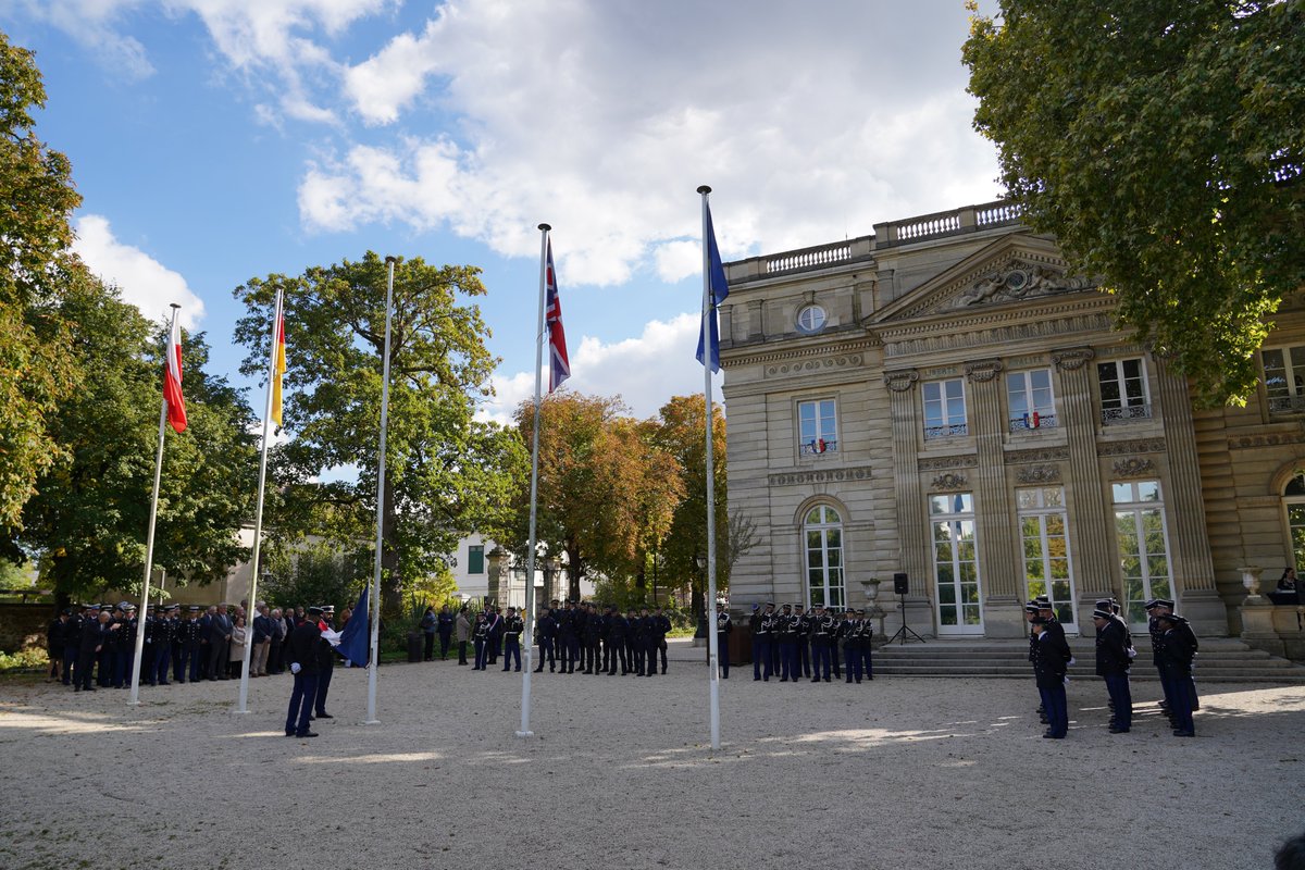 Montmorency_95's tweet photo. #PriseDeCommandement |👮 Cet après-midi, dans le parc de l’Hôtel de Ville, le chef d’escadron Wilfried Labbé a pris le commandement de la @Gendarmerie_095. Cérémonie en plusieurs temps forts et en présence de nombreuses personnalités : autorités et élus locaux. https://t.co/RhI2veWMn1