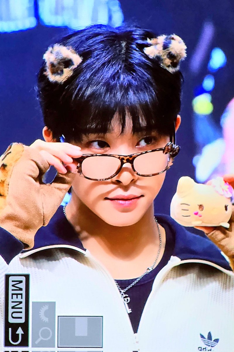 SUN000725's tweet photo. 250929
#TRENDZ #트렌드지 #LEON #리온 https://t.co/y4Vk65TfQW