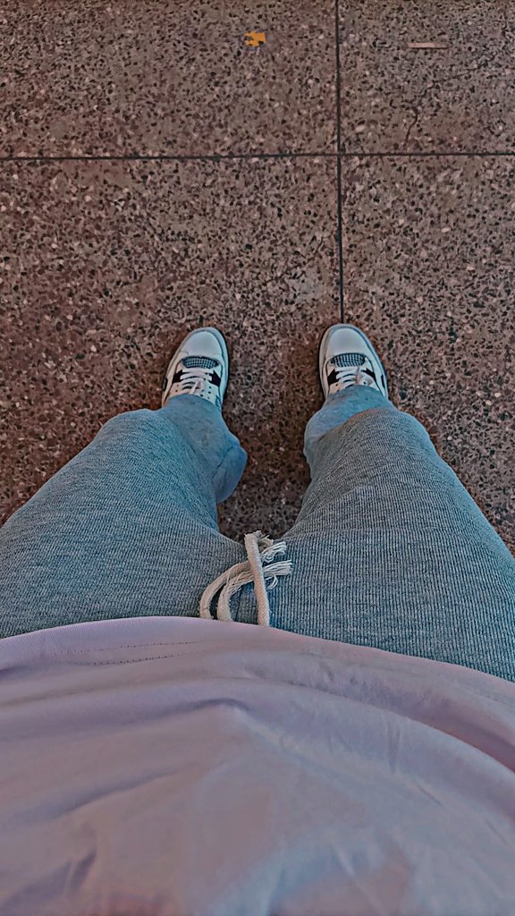 iamcutekuyu's tweet image. Back to school finally 🌝