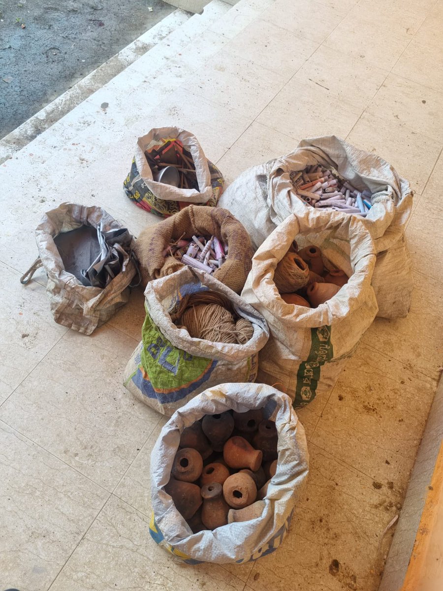 Simulia PS has apprehended an accused person for illegal possession and preparation of firecrackers/explosives without valid licence.

Approximately 2 kg of gunpowder, firecrackers, raw materials, and other articles were seized.

The accused was arrested and forwarded to Court.