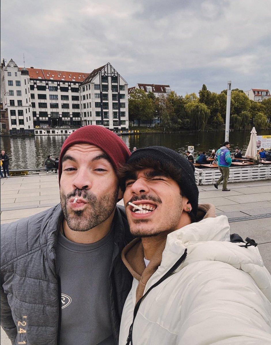 AniMarrashh's tweet photo. Omg el novio de Guillo... pero guillo es chico de compañia?? #OTDirecto29S https://t.co/6bu1MDJp9V