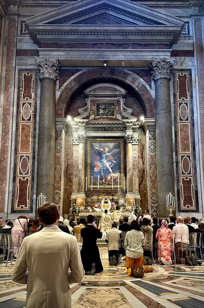 Traditional Latin Mass in Saint Peter's Basilica today for the feast day of Saint Michael and the Archangels 

📸 Peter A. Carter