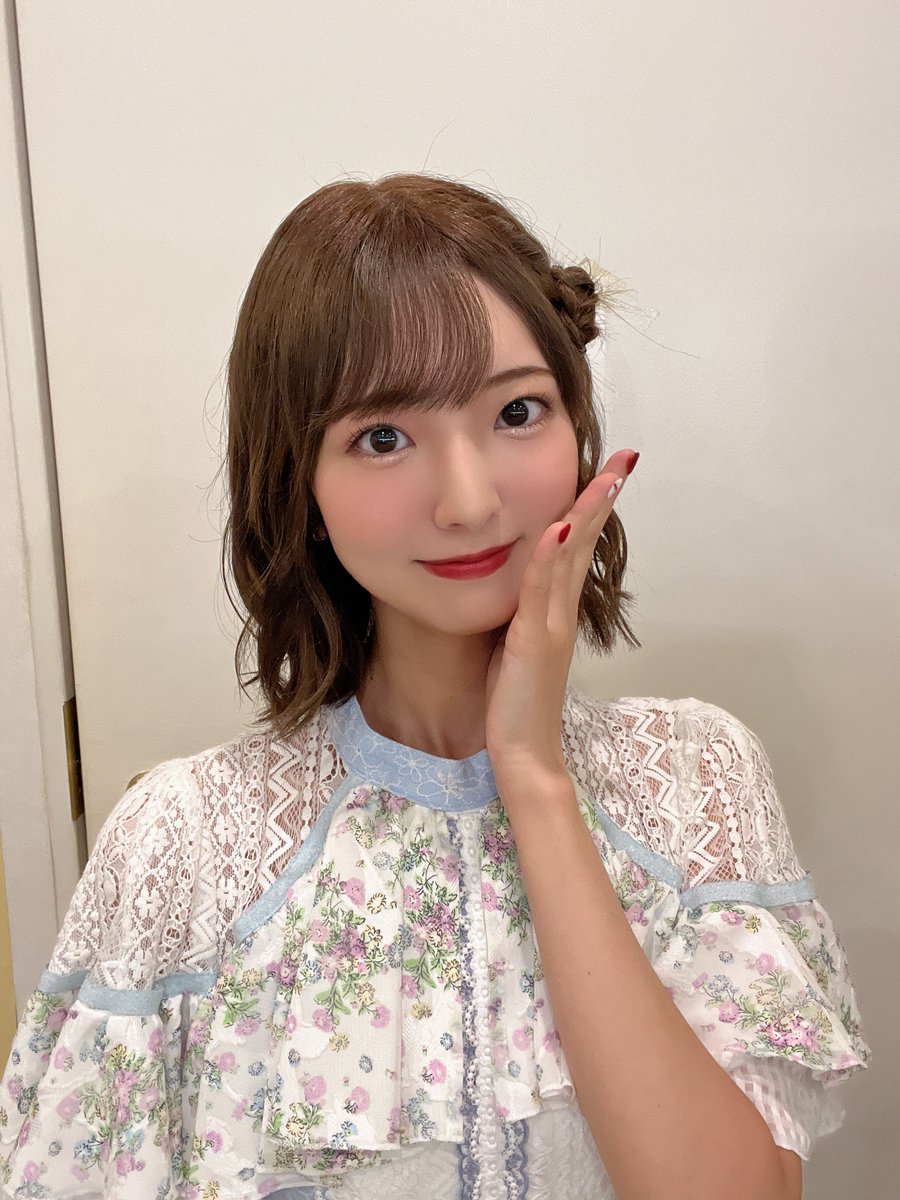 fuyuka0403's tweet photo. SKEで1番好きな衣装💐
最後に着れて満足☺︎
 #藤本冬香卒業公演 https://t.co/rzGpAUoXWR