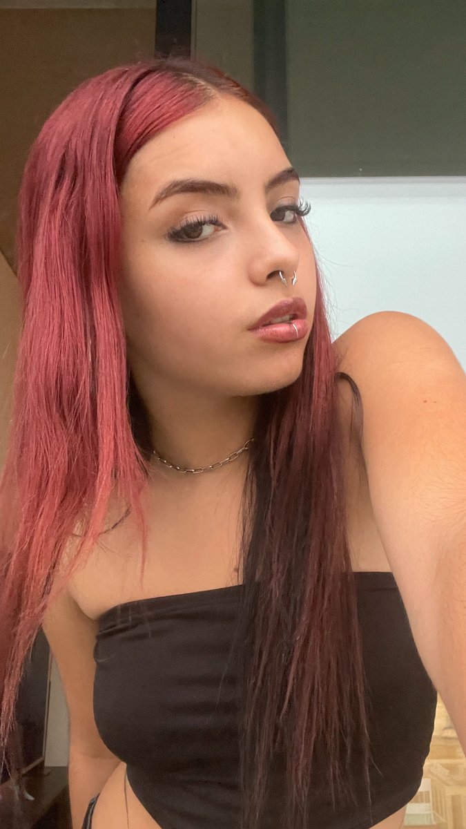 Give me a calm morning and a touch of playful chaos, I’ll be smiling all day 😘