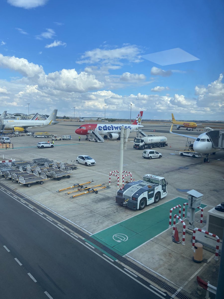 lyanke_'s tweet image. Time to go home.
Sevilla was really fun !