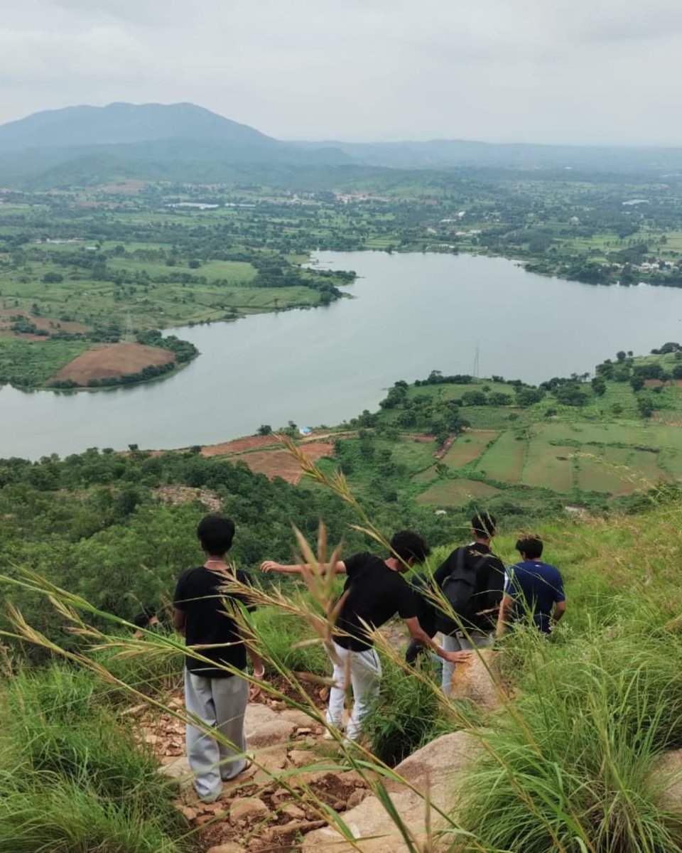 Stonehill_SIS's tweet image. Our Grade 9 &amp;amp; 10 students had an unforgettable time! From fun after-school outdoor activities to a campus sleepover and finally a trek up Makalidurga, it was all about bonding, teamwork, and creating memories together.
#StonehillInternationalSchool #SISlearns #ib