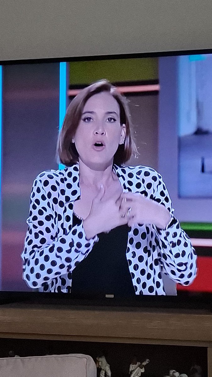 Acaba de decir <a href="/boticariagarcia/">Marián García</a> en <a href="/zapeandola6/">Zapeando</a> que ayer nos estuvo viendo en <a href="/salagalileo/">Sala Galileo Galilei</a>. Pues es verdad, la vimos y le dimos dos besicos. Luego se fue y se perdió entre la multitud de Madrid. Qué maja que es.