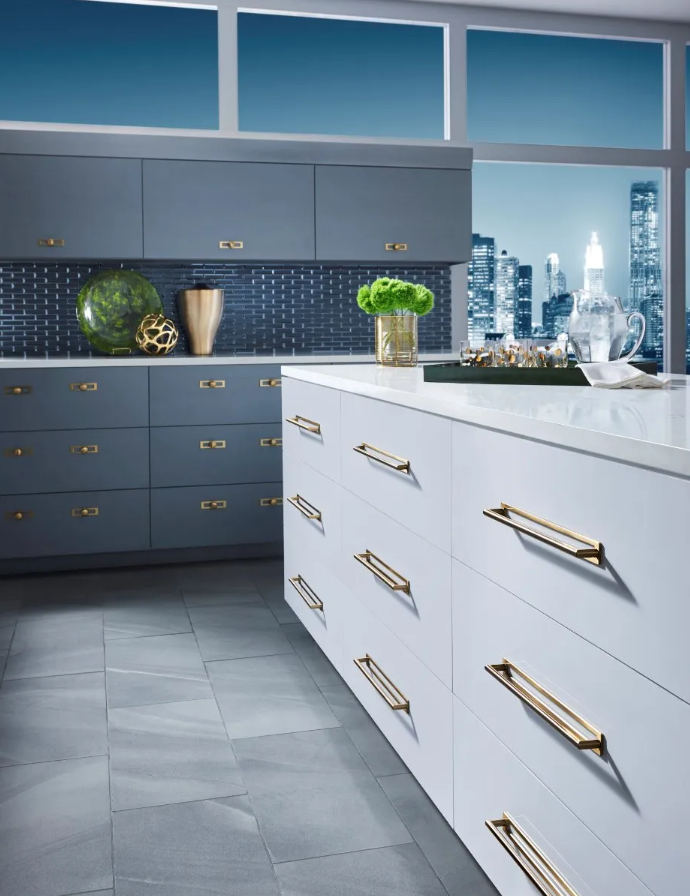 BaldwinBrassCtr's tweet photo. Finish feature: Top Knobs - Honey Bronze shines beautifully anywhere &amp; everywhere 🤩💖🍯

Stop by our showroom on Penn Ave in West Reading to see it for yourself &amp; pick out your new hardware 🤗

#BaldwinHardwareDirect #BaldwinBrassCenter #TopKnobs #HoneyBronze #VisitWestReading https://t.co/liFjTz82Bt