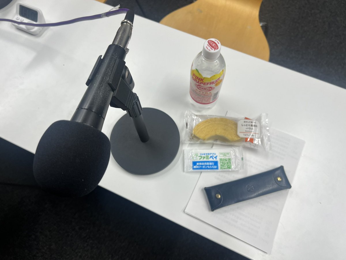 KOko_MVisage's tweet image. 今晩は☆
お疲れ様です！
ラジオ関係で日を跨いでの帰宅^_^
写真は…
#池袋FM 
#mayuのMUSICLIFE  収録とそして
#Bashoo くん@Bashoo_is_me  
物販の1点もんハンドメイドキーホルダー
バショーくんと
#mayu さん@mayumi122350053 で
私への選んでくれ
プレゼントして貰ったのを
カバンに付けてです！！