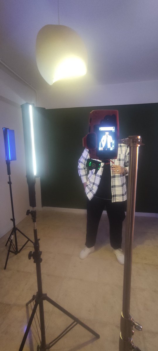 🎬