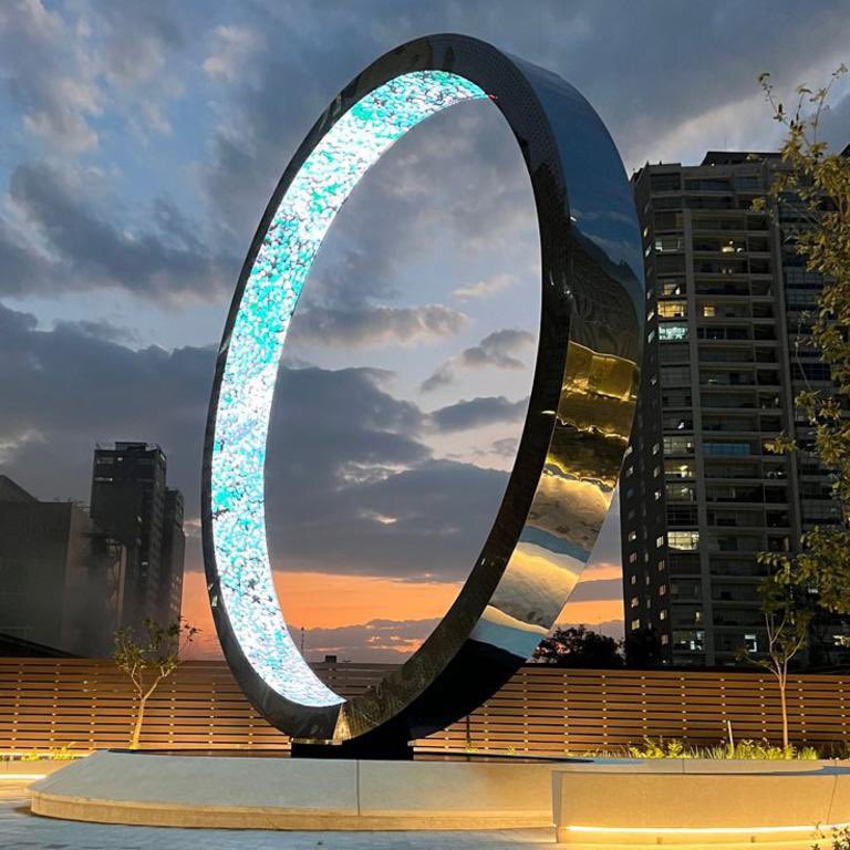 🛑 URGENT : Christian Estrosi annonce l’installation à Nice d’une sculpture monumentale représentant un bracelet électronique, en hommage à toutes les personnalités de droite tombées glorieusement face à la justice.