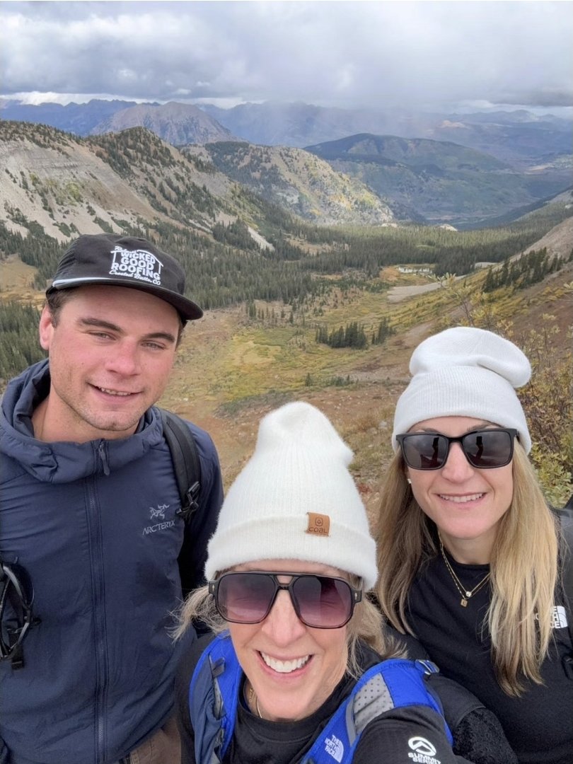 LFOUNDOS's tweet image. Crested Butte adventures 🏞 with our fearless leader Dan. 

Dan, thanks for an amazing weekend of hiking and mountain biking, and being the most patient teacher, ever. We love you so much!