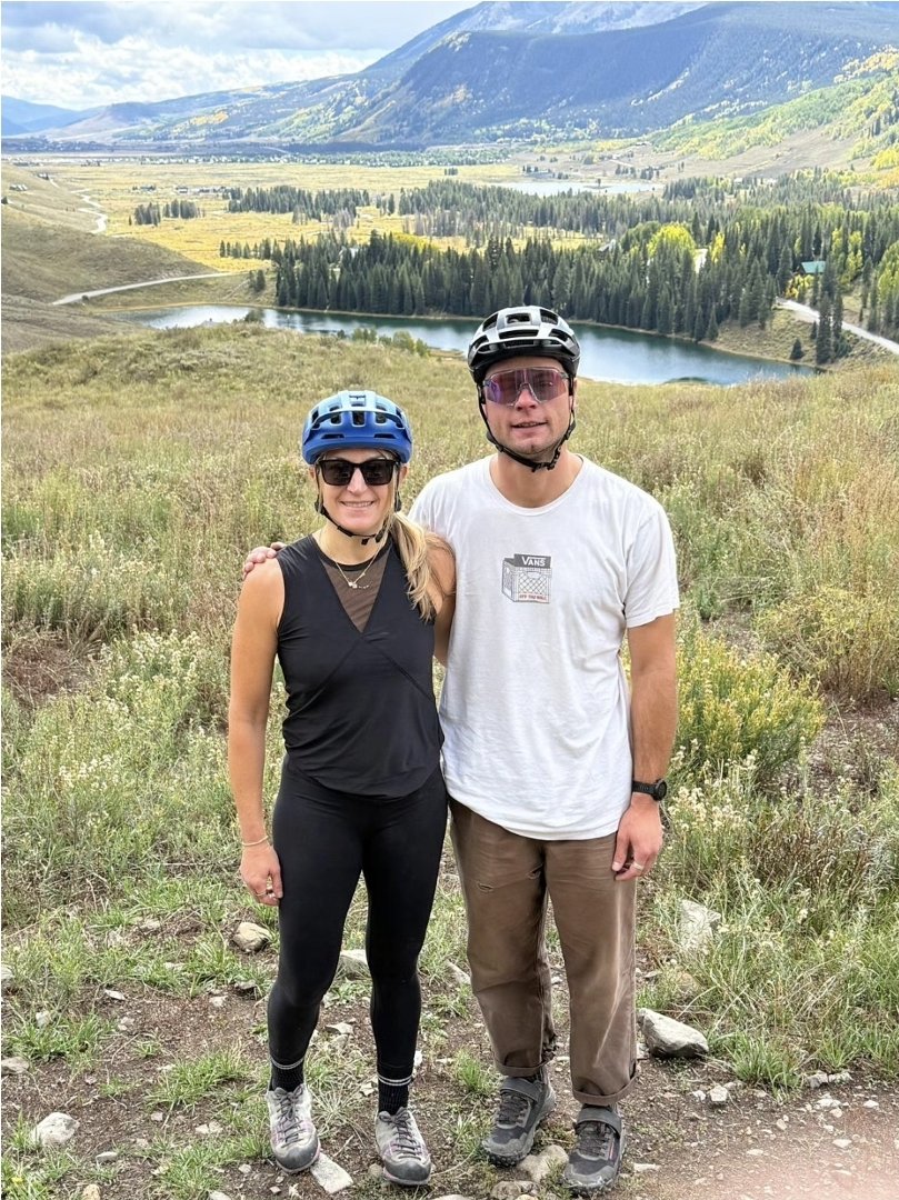 LFOUNDOS's tweet image. Crested Butte adventures 🏞 with our fearless leader Dan. 

Dan, thanks for an amazing weekend of hiking and mountain biking, and being the most patient teacher, ever. We love you so much!