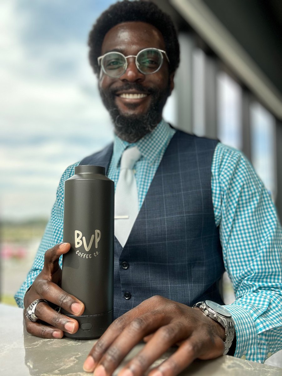 Starbucks is closing stores on National Coffee Day.

Meanwhile, this Black-owned company grew 265%, sold out limited edition products, and is now fundraising to serve the people.

Invest today &amp; fuel the future of coffee. ✊🏿❤️