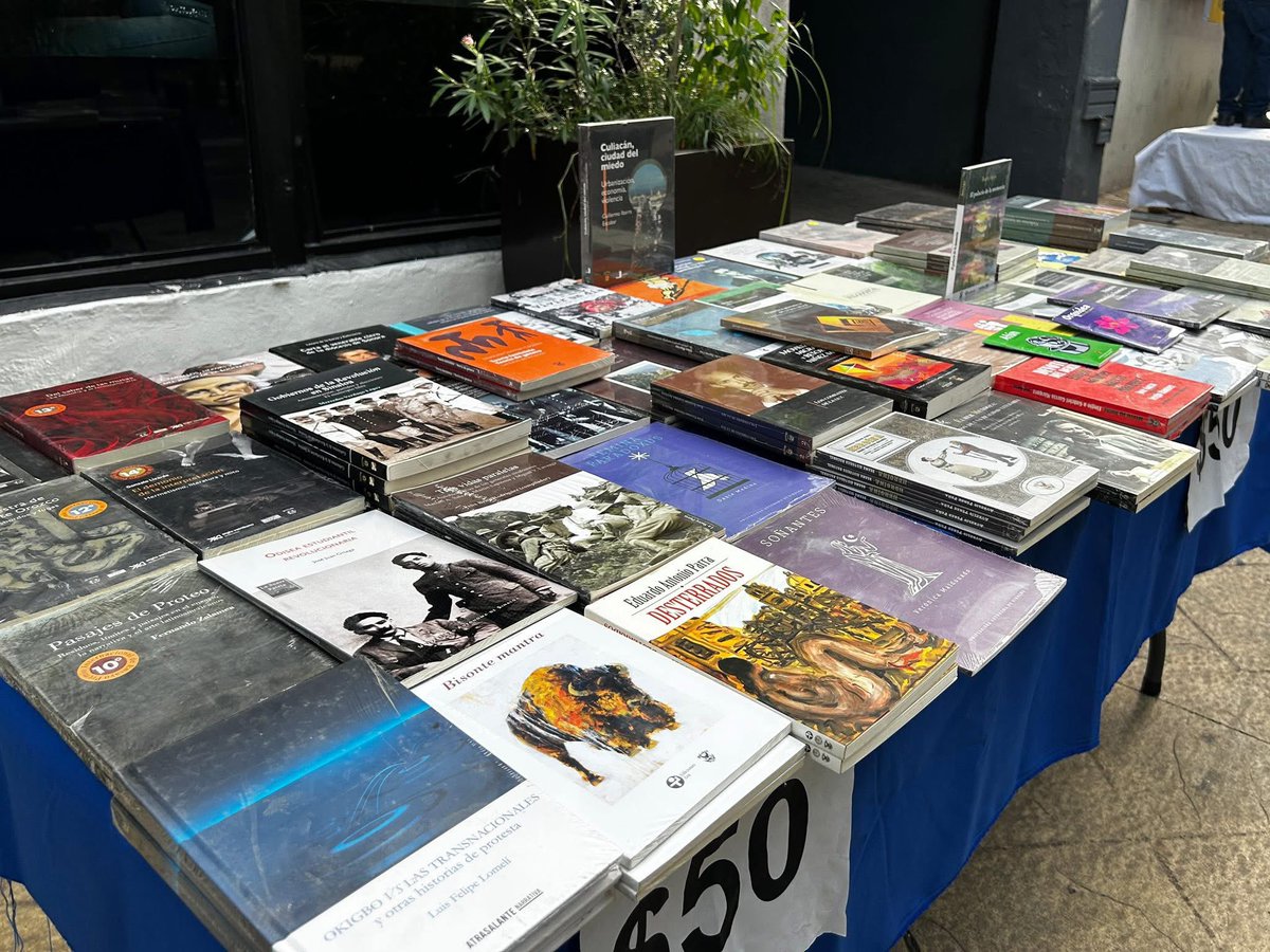 uas_editorial's tweet photo. Hoy celebraremos el 494 aniversario de Culiacán con libros. A las 10:00 horas, estaremos en la Explanada de la Facultad de Medicina y a las 17:00 horas, en la Plazuela Álvaro Obregón, donde regalaremos más de 500 libros. #libros #uas #RegalaUnLibro #culiacan #editorialuas https://t.co/OQKxi2G2be
