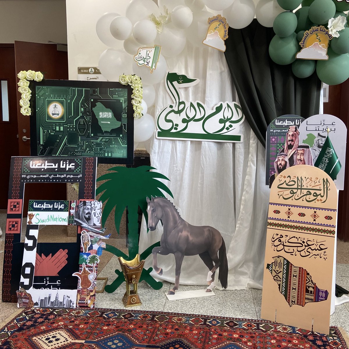 c_2erine's tweet image. احلى يوممم🇸🇦🇸🇦👩🏻💻
#SaudiNationalDay95 #kau